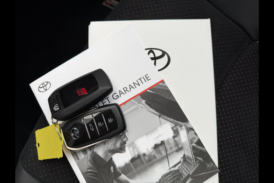 Toyota Yaris Cross 1.5 Hybrid 130 GR Sport | Pano dak | 7.500 km | JBL | Head-up | Rijklaar!!