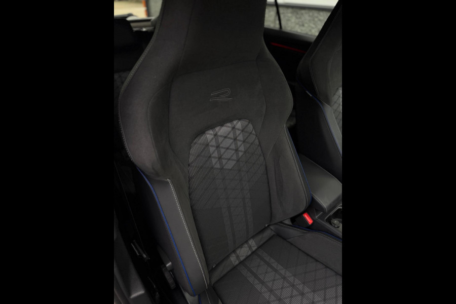 Volkswagen Golf 8.5 2.0 TDI 3x R-Line Panorama IQ CarPlay HK