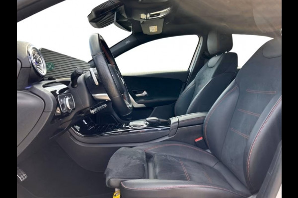 Mercedes-Benz A-Klasse 250e AMG Line ** HP-LED, NAVI+, PANORAMA, DISTR, HuD, KEYLESS, 19-inch LMV ** 1e EIG - UNFALLFREI ** ** INFORMEER OOK NAAR ONZE AANTREKKELIJKE FINANCIAL-LEASE TARIEVEN **