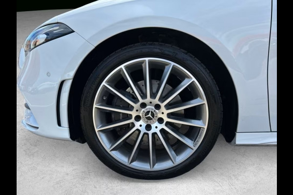 Mercedes-Benz A-Klasse 250e AMG Line ** HP-LED, NAVI+, PANORAMA, DISTR, HuD, KEYLESS, 19-inch LMV ** 1e EIG - UNFALLFREI ** ** INFORMEER OOK NAAR ONZE AANTREKKELIJKE FINANCIAL-LEASE TARIEVEN **