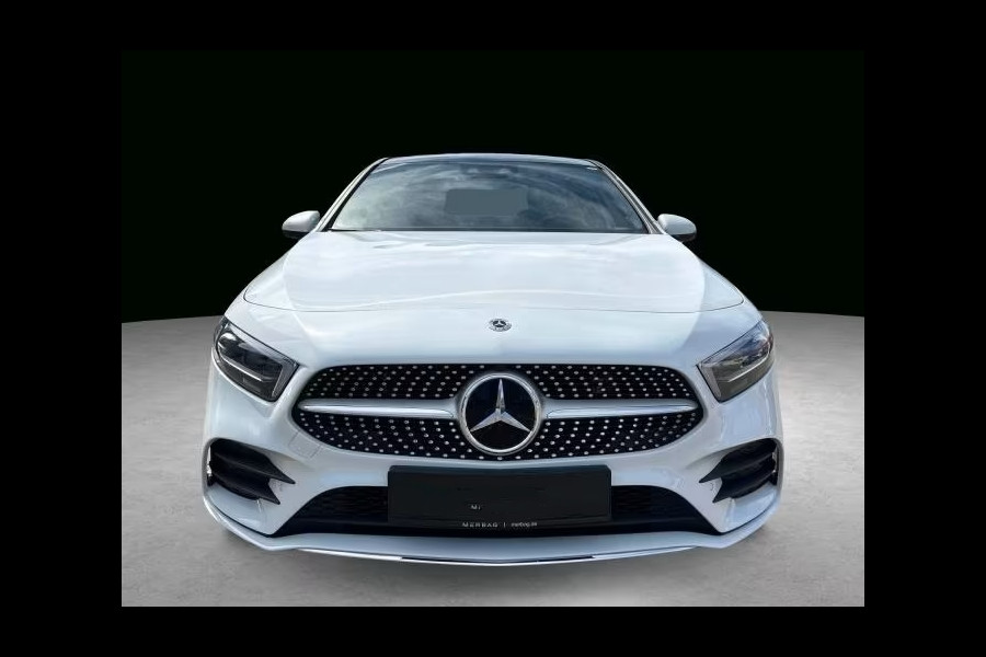 Mercedes-Benz A-Klasse 250e AMG Line ** HP-LED, NAVI+, PANORAMA, DISTR, HuD, KEYLESS, 19-inch LMV ** 1e EIG - UNFALLFREI ** ** INFORMEER OOK NAAR ONZE AANTREKKELIJKE FINANCIAL-LEASE TARIEVEN **