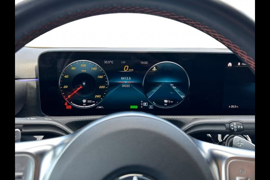 Mercedes-Benz A-Klasse 250e AMG Line ** HP-LED, NAVI+, PANORAMA, DISTR, HuD, KEYLESS, 19-inch LMV ** 1e EIG - UNFALLFREI ** ** INFORMEER OOK NAAR ONZE AANTREKKELIJKE FINANCIAL-LEASE TARIEVEN **