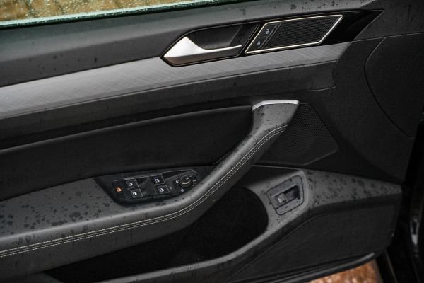 Volkswagen Passat 1.5 TSI Elegance Business R Leer Navi