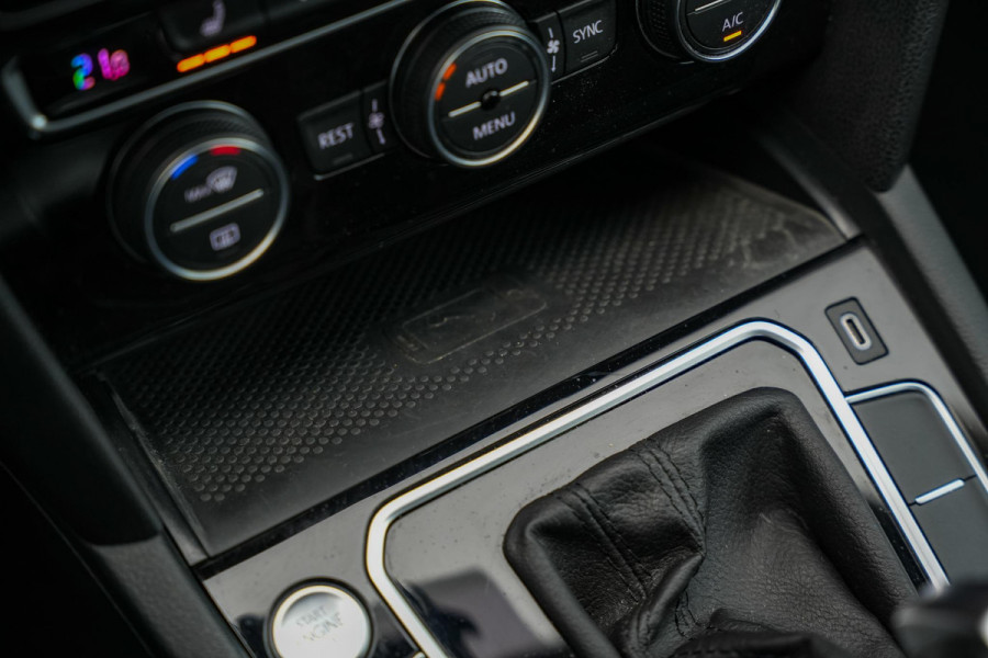 Volkswagen Passat 1.5 TSI Elegance Business R Leer Navi