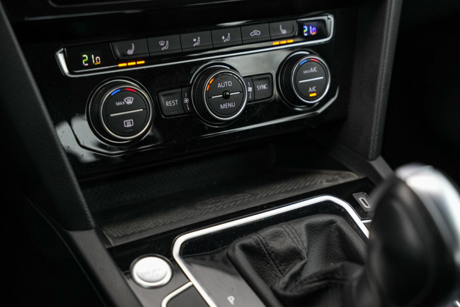 Volkswagen Passat 1.5 TSI Elegance Business R Leer Navi