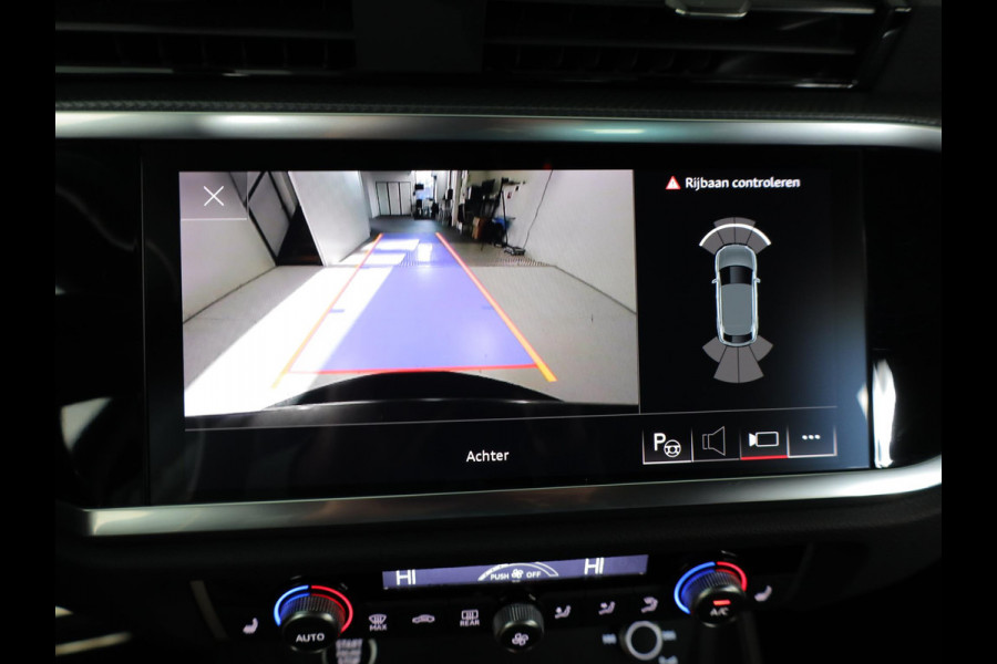 Audi Q3 Sportback 45 TFSI e Edition 245 pk S-tronic | Navigatie | Parkeersensoren (Park assist) | Achteruitrijcamera | Stoelverwarming | Adaptieve cruise control | Lederen bekleding |