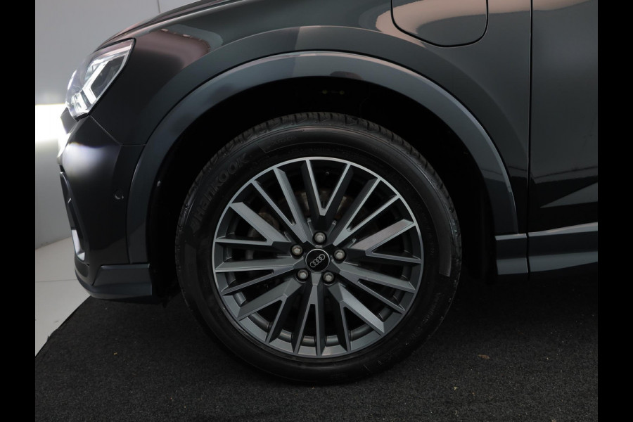 Audi Q3 Sportback 45 TFSI e Edition 245 pk S-tronic | Navigatie | Parkeersensoren (Park assist) | Achteruitrijcamera | Stoelverwarming | Adaptieve cruise control | Lederen bekleding |