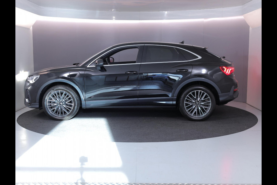 Audi Q3 Sportback 45 TFSI e Edition 245 pk S-tronic | Navigatie | Parkeersensoren (Park assist) | Achteruitrijcamera | Stoelverwarming | Adaptieve cruise control | Lederen bekleding |