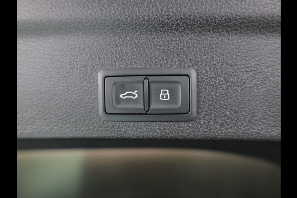 Audi Q3 Sportback 45 TFSI e Edition 245 pk S-tronic | Navigatie | Parkeersensoren (Park assist) | Achteruitrijcamera | Stoelverwarming | Adaptieve cruise control | Lederen bekleding |