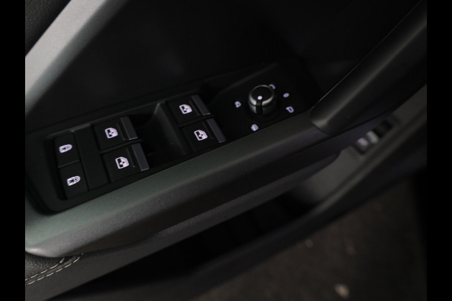 Audi Q3 Sportback 45 TFSI e Edition 245 pk S-tronic | Navigatie | Parkeersensoren (Park assist) | Achteruitrijcamera | Stoelverwarming | Adaptieve cruise control | Lederen bekleding |