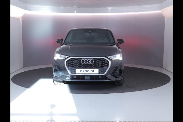 Audi Q3 Sportback 45 TFSI e Edition 245 pk S-tronic | Navigatie | Parkeersensoren (Park assist) | Achteruitrijcamera | Stoelverwarming | Adaptieve cruise control | Lederen bekleding |