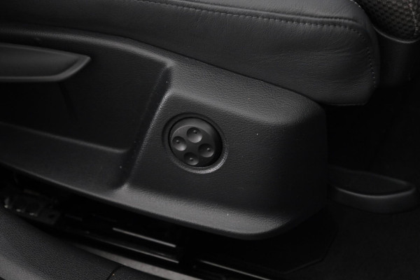 Audi A4 Avant 35 TFSI S-Line 150 pk Automaat (S-Tronic) | Verlengde garantie | Navigatie | Parkeersensoren achter | Autom. airco (3 zones) | S-Line