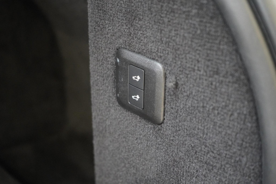 Land Rover Range Rover Sport 2.0 P400e 404pk HSE Dynamic | Panoramadak | Luchtvering | Memory | Speciale lak | Zwart optiek