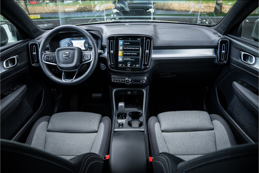 Volvo XC40 T4 Recharge Core Bright ** Camera ** Stuurverwarming **