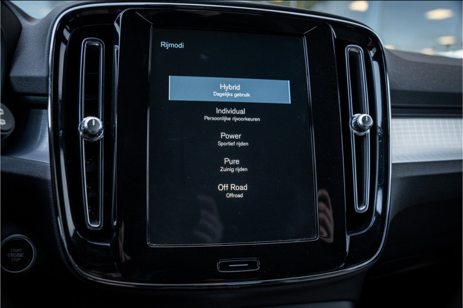 Volvo XC40 T4 Recharge Core Bright ** Camera ** Stuurverwarming **