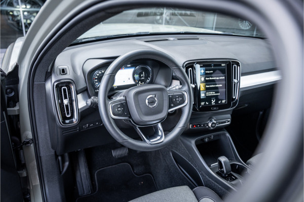 Volvo XC40 T4 Recharge Core Bright ** Camera ** Stuurverwarming **