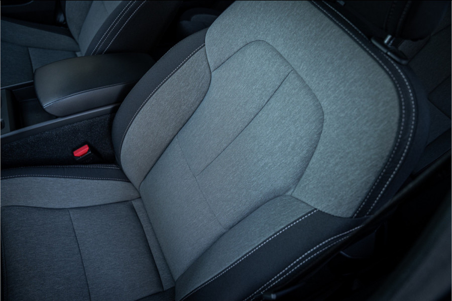 Volvo XC40 T4 Recharge Core Bright ** Camera ** Stuurverwarming **