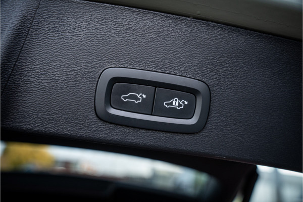 Volvo XC40 T4 Recharge Core Bright ** Camera ** Stuurverwarming **