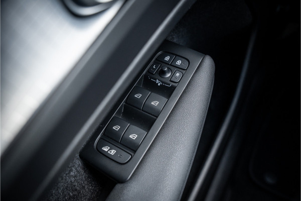 Volvo XC40 T4 Recharge Core Bright ** Camera ** Stuurverwarming **