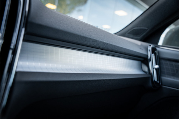 Volvo XC40 T4 Recharge Core Bright ** Camera ** Stuurverwarming **