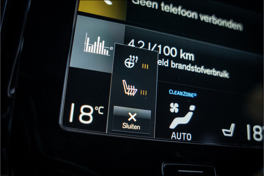 Volvo XC40 T4 Recharge Core Bright ** Camera ** Stuurverwarming **