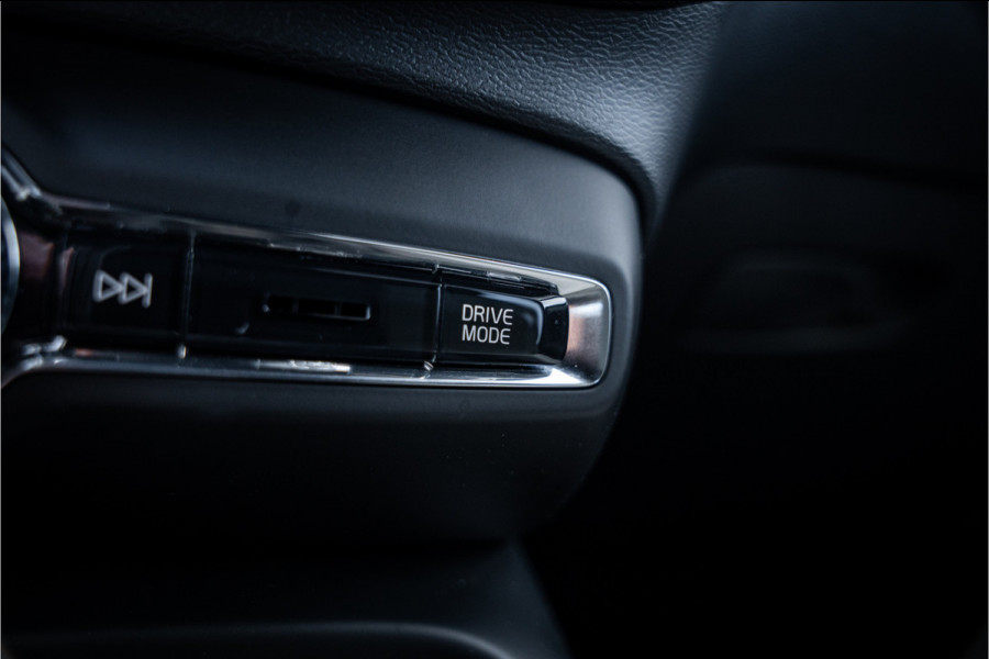 Volvo XC40 T4 Recharge Core Bright ** Camera ** Stuurverwarming **