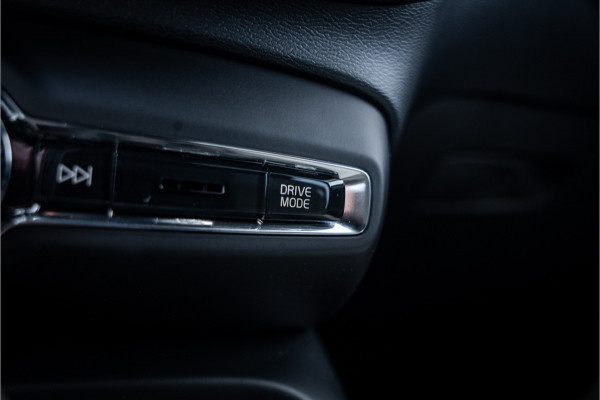 Volvo XC40 T4 Recharge Core Bright ** Camera ** Stuurverwarming **