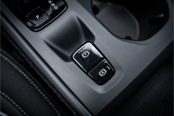 Volvo XC40 T4 Recharge Core Bright ** Camera ** Stuurverwarming **