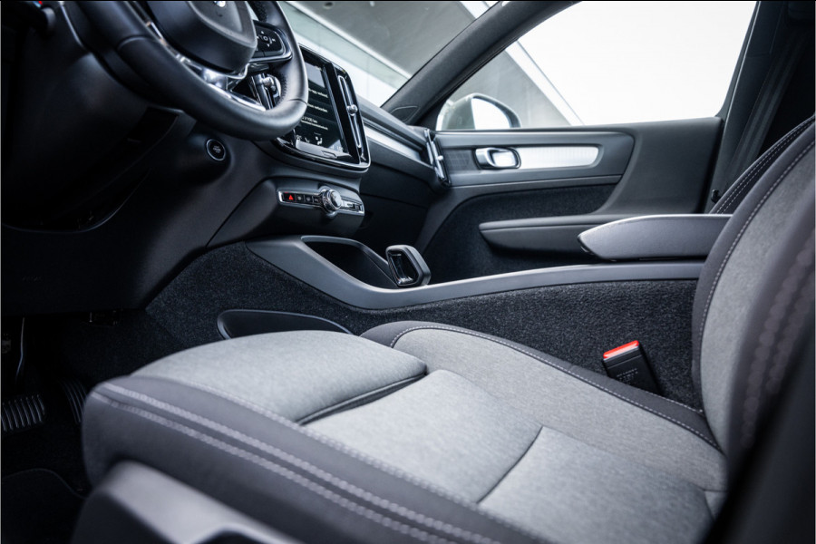 Volvo XC40 T4 Recharge Core Bright ** Camera ** Stuurverwarming **