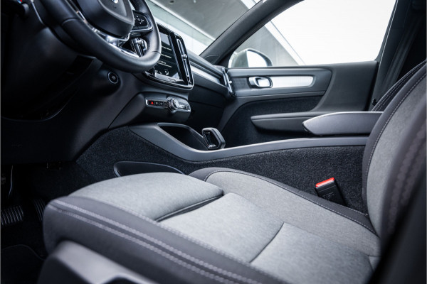 Volvo XC40 T4 Recharge Core Bright ** Camera ** Stuurverwarming **
