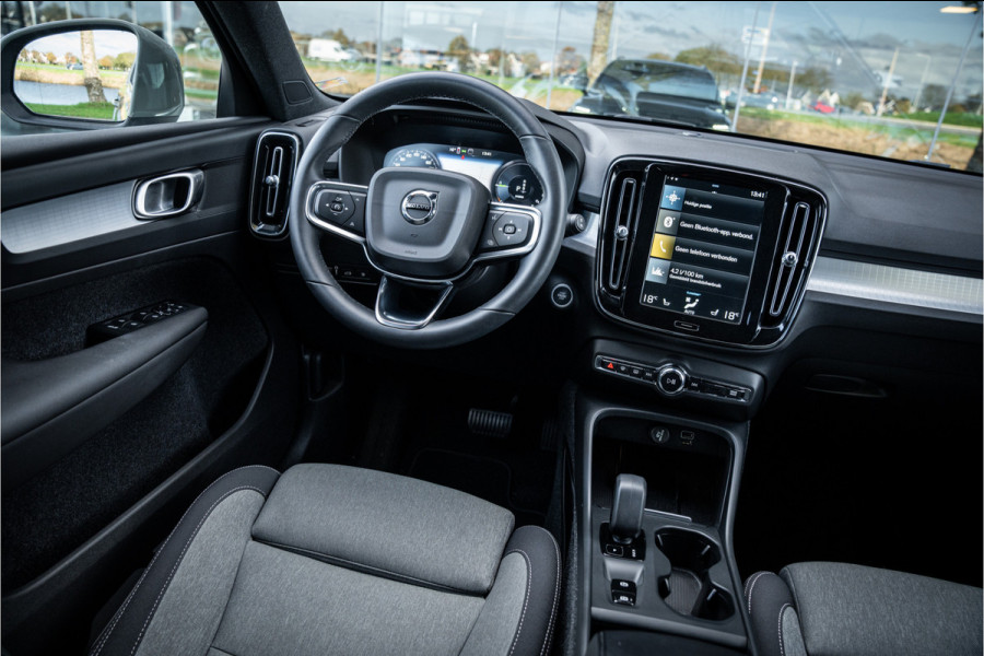 Volvo XC40 T4 Recharge Core Bright ** Camera ** Stuurverwarming **