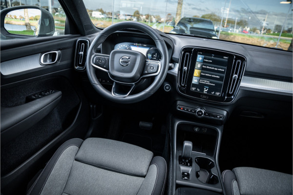 Volvo XC40 T4 Recharge Core Bright ** Camera ** Stuurverwarming **
