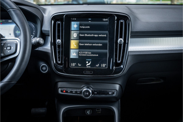 Volvo XC40 T4 Recharge Core Bright ** Camera ** Stuurverwarming **