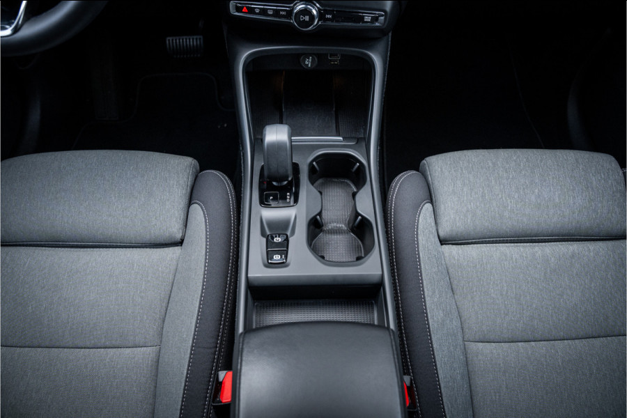 Volvo XC40 T4 Recharge Core Bright ** Camera ** Stuurverwarming **