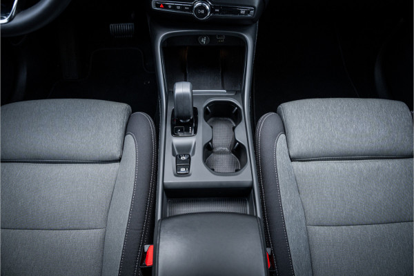 Volvo XC40 T4 Recharge Core Bright ** Camera ** Stuurverwarming **