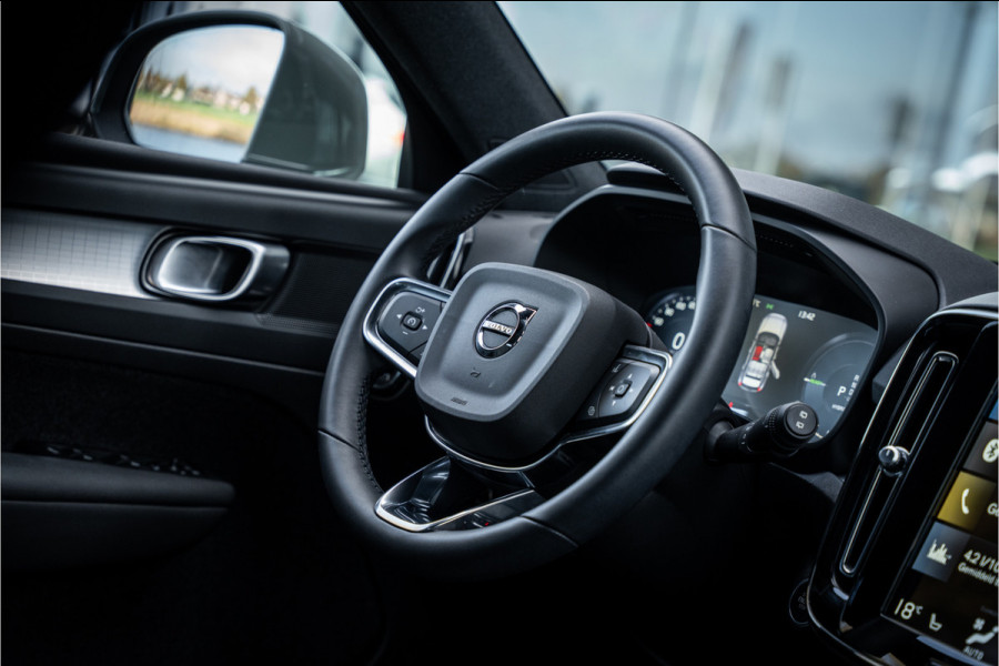 Volvo XC40 T4 Recharge Core Bright ** Camera ** Stuurverwarming **
