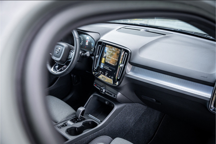 Volvo XC40 T4 Recharge Core Bright ** Camera ** Stuurverwarming **