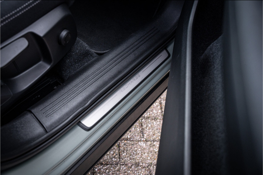 Volvo XC40 T4 Recharge Core Bright ** Camera ** Stuurverwarming **