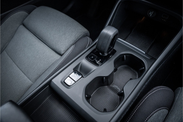 Volvo XC40 T4 Recharge Core Bright ** Camera ** Stuurverwarming **