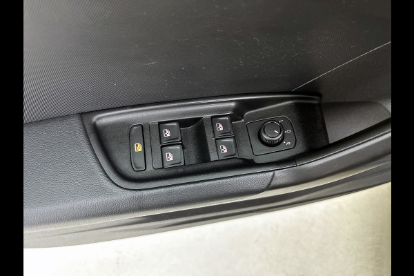 Audi A1 SPORTBACK 30 TFSI Advanced edition AANBIEDING!!! (Dealer OnderH, Digitale Dash,Navi, Parkeersensoren, Addapt Cruise, Etc)