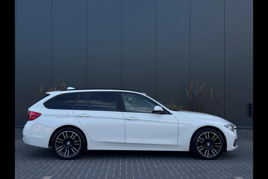 BMW 3 Serie 318i Executive M19 NAVI PDC ELEK PAKKET SPORTVELGEN LED