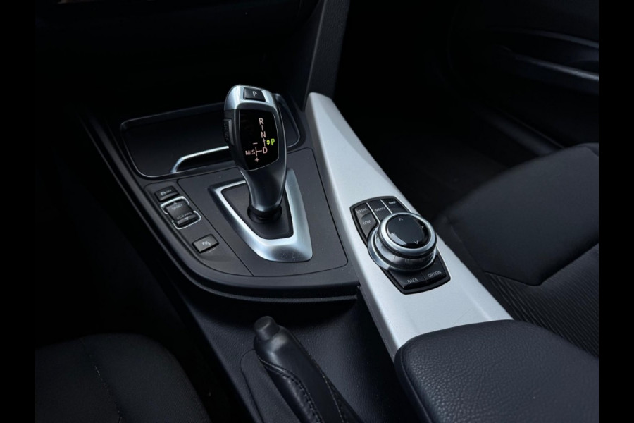 BMW 3 Serie 318i Executive M19 NAVI PDC ELEK PAKKET SPORTVELGEN LED