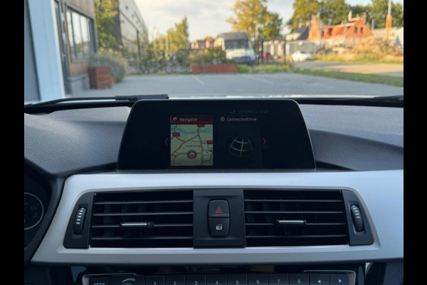 BMW 3 Serie 318i Executive M19 NAVI PDC ELEK PAKKET SPORTVELGEN LED