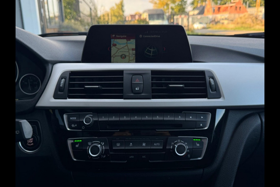 BMW 3 Serie 318i Executive M19 NAVI PDC ELEK PAKKET SPORTVELGEN LED