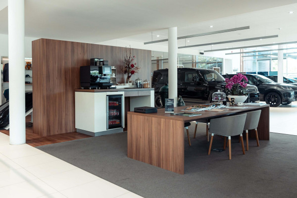 Land Rover Range Rover P400e Autobiography | SVO |