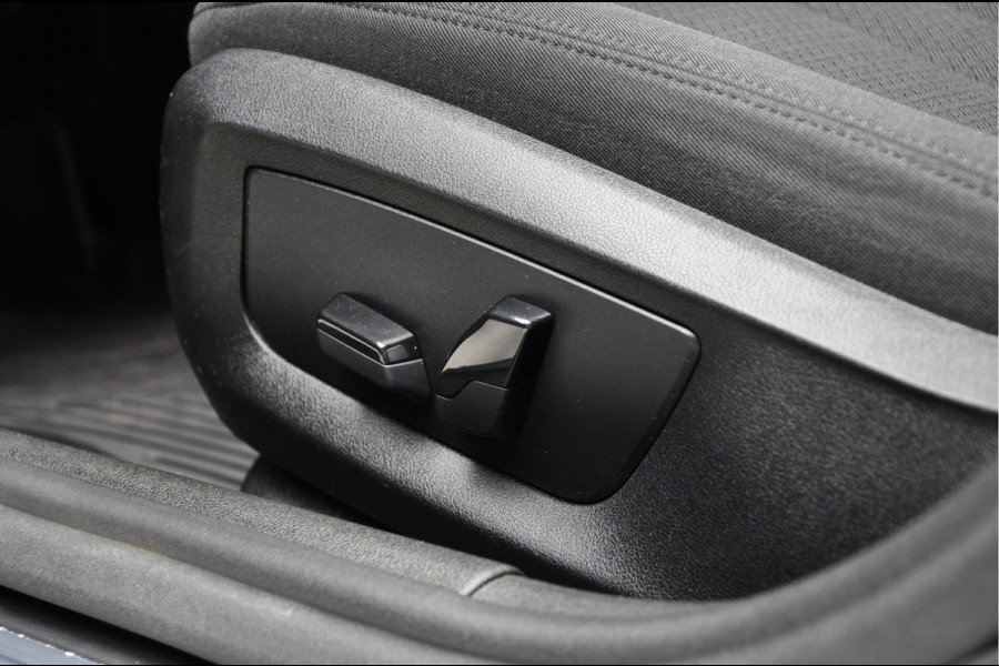 BMW 5 Serie 530i Aut. Navi Climate Bi-Xenon PDC LM velgen