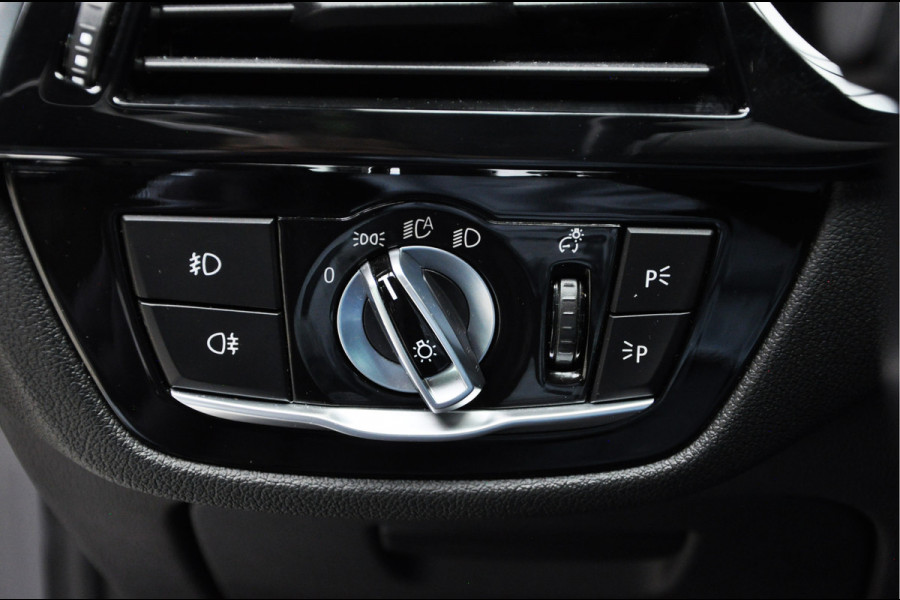 BMW 5 Serie 530i Aut. Navi Climate Bi-Xenon PDC LM velgen