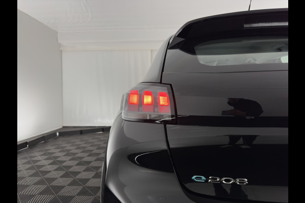Peugeot e-208 EV Active Pack 50 kWh [ 3-Fase ] {SOH-90%} (INCL-BTW) Aut. *FULL-LED | DIGI-COCKPIT | MICROFIBRE | SPORT-SEATS | CARPLAY | CCS-FASTLOADER | KEYLESS | DAB+ | LANE-ASSIST | CRUISE | ECC | PDC | 16''ALU*
