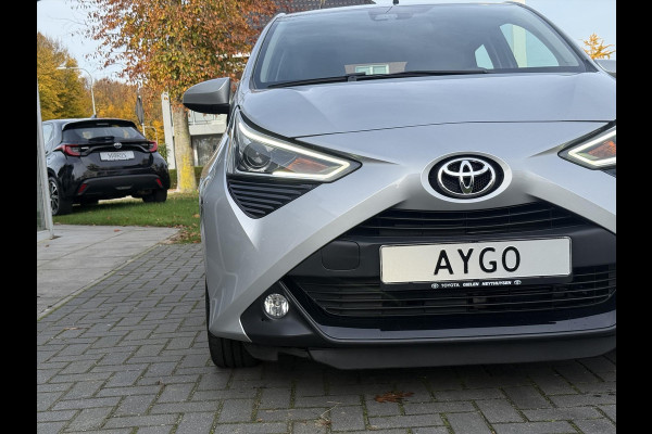Toyota Aygo 1.0 VVT-i Automaat X-Joy | Lichtmetalen velgen, Apple CarPlay/Android auto, Parkeercamera, In hoogte verstelbare stoel