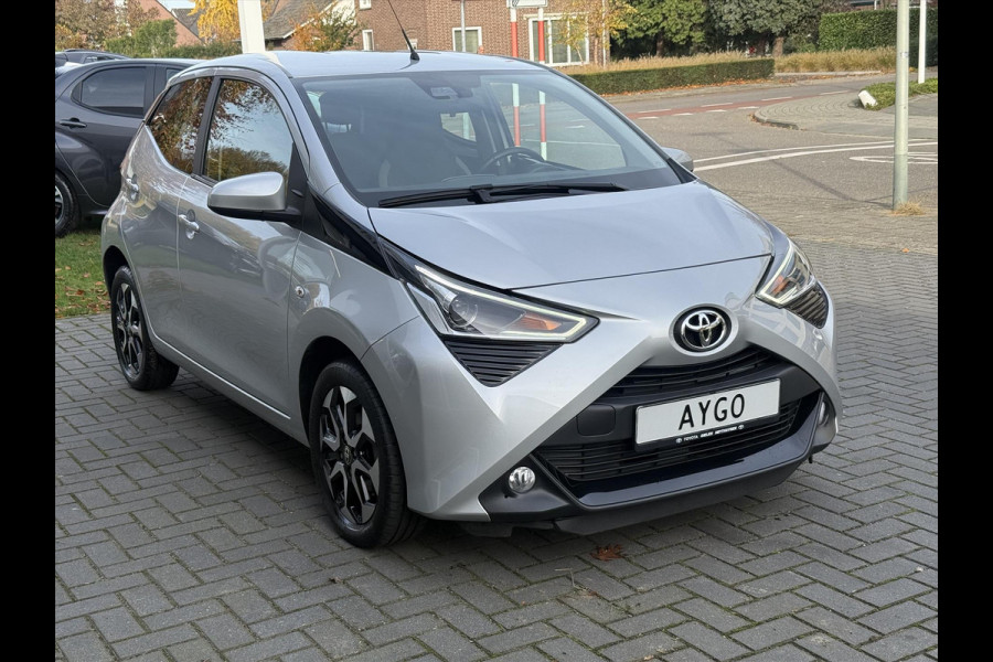 Toyota Aygo 1.0 VVT-i Automaat X-Joy | Lichtmetalen velgen, Apple CarPlay/Android auto, Parkeercamera, In hoogte verstelbare stoel